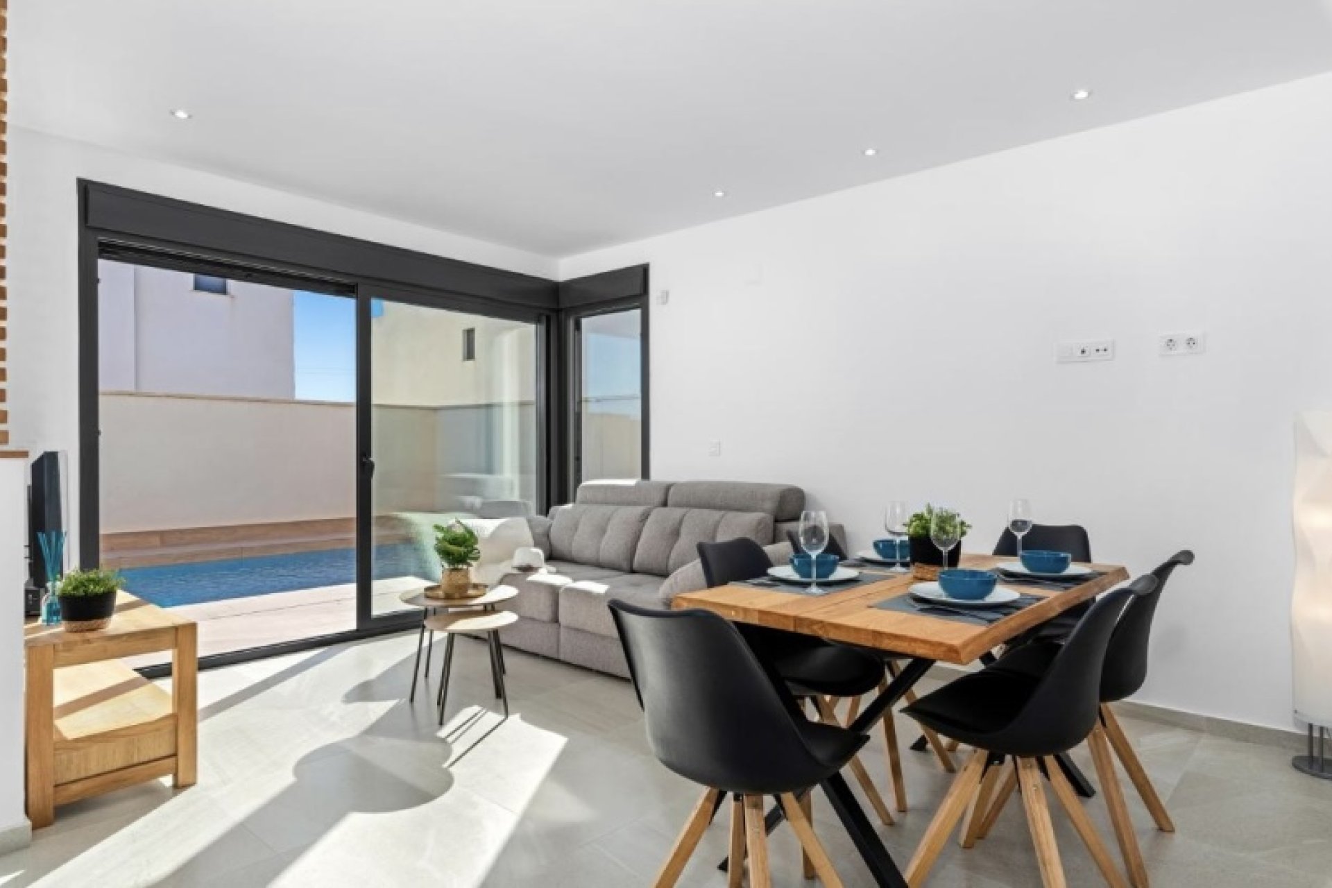 Resale - Villa -
San Miguel de Salinas - Inland