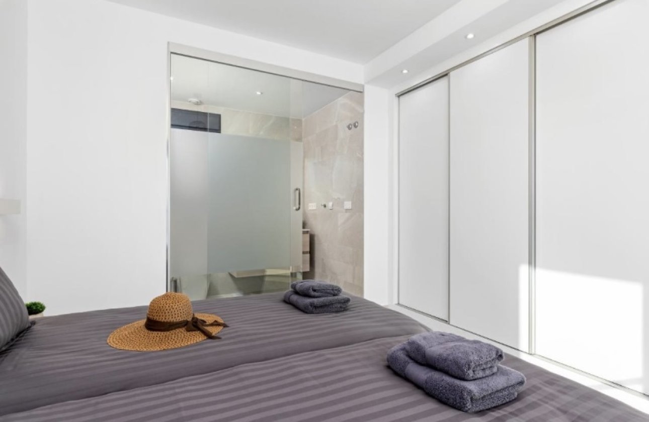 Resale - Villa -
San Miguel de Salinas - Inland