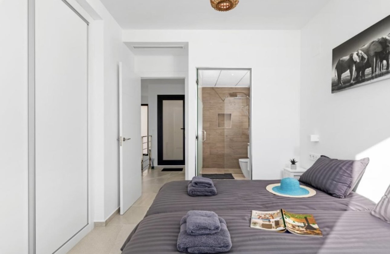 Resale - Villa -
San Miguel de Salinas - Inland