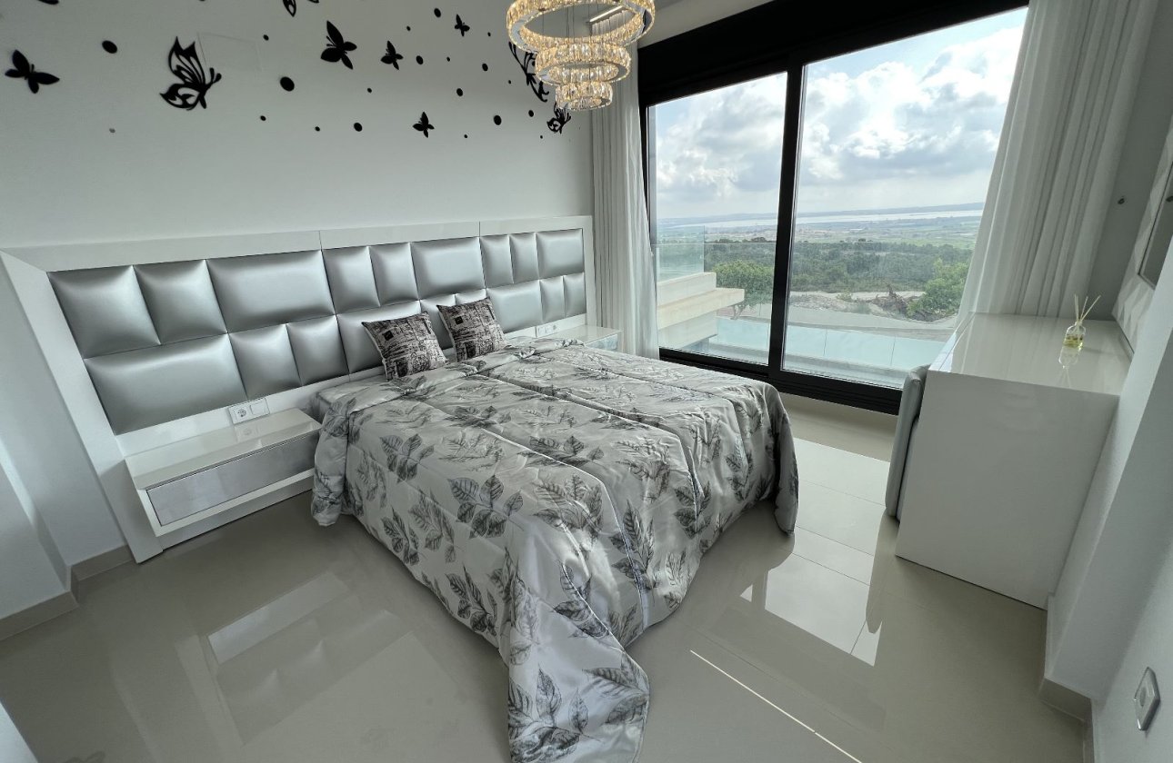 Resale - Villa -
San Miguel de Salinas - Inland