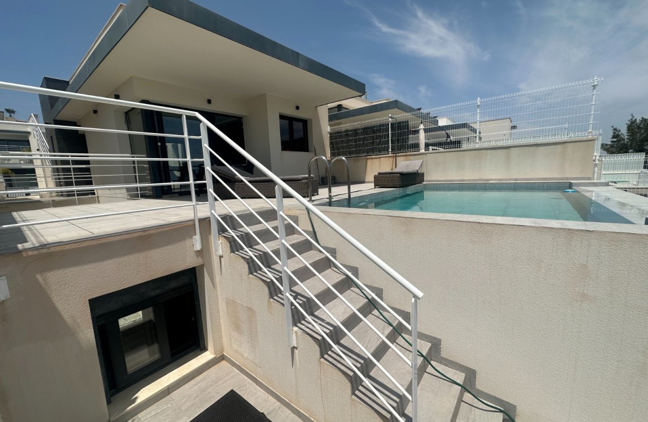 Resale - Villa -
San Miguel de Salinas - Inland