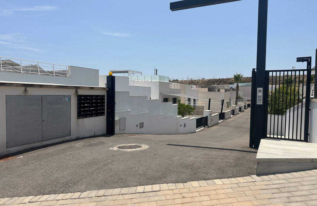 Resale - Villa -
San Miguel de Salinas - Inland