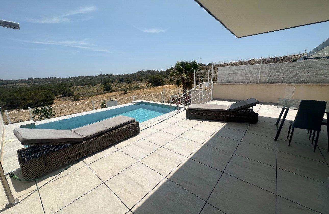 Resale - Villa -
San Miguel de Salinas - Inland