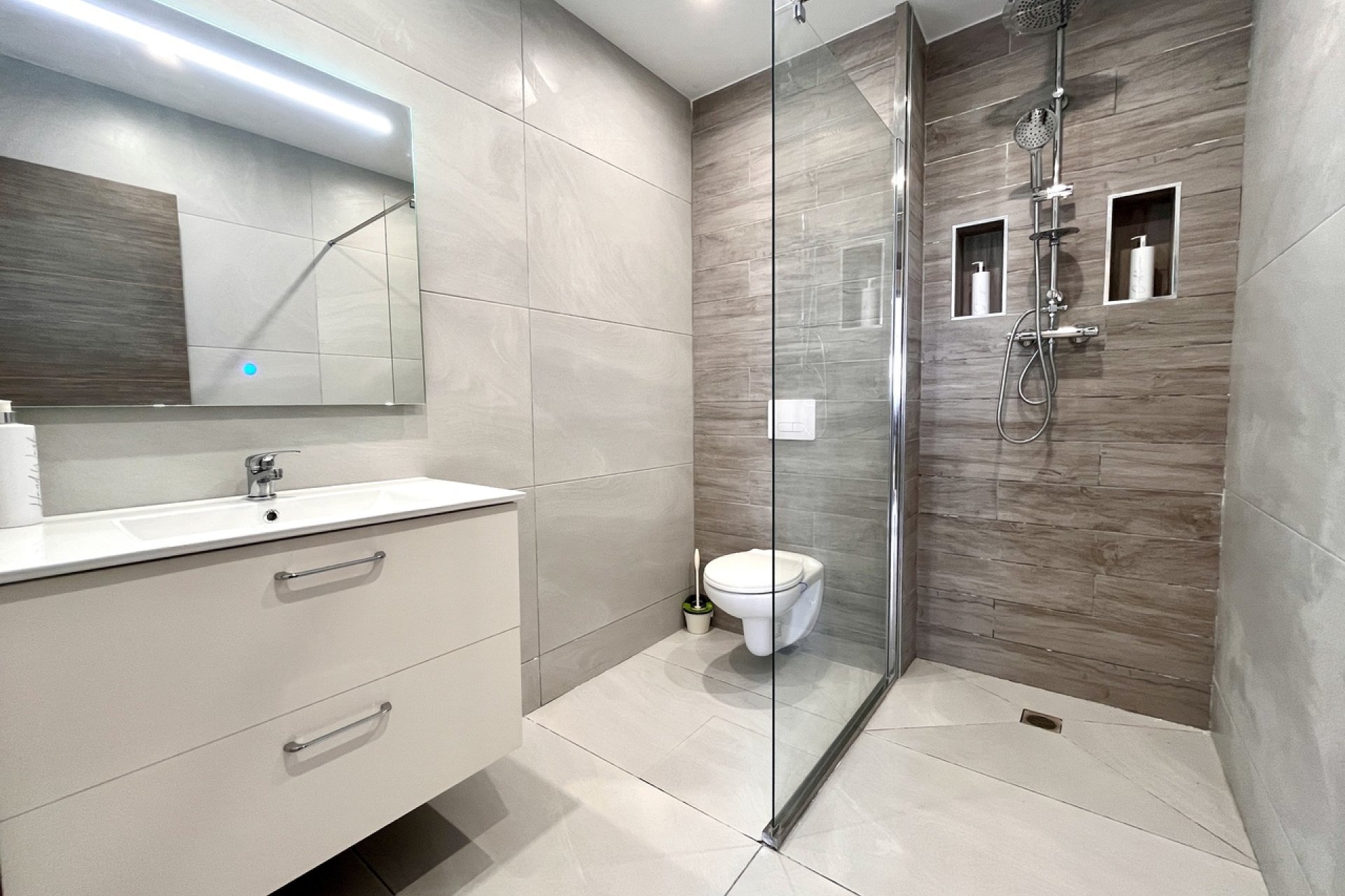 Resale - Villa -
San Miguel de Salinas - Inland