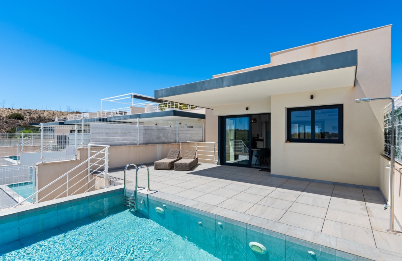 Resale - Villa -
San Miguel de Salinas - Inland