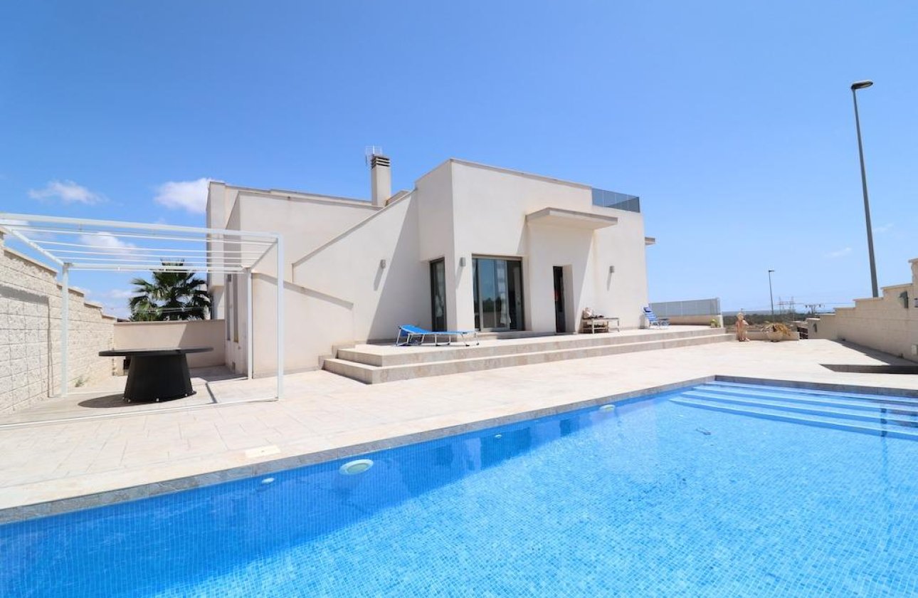 Resale - Villa -
San Miguel de Salinas - Inland