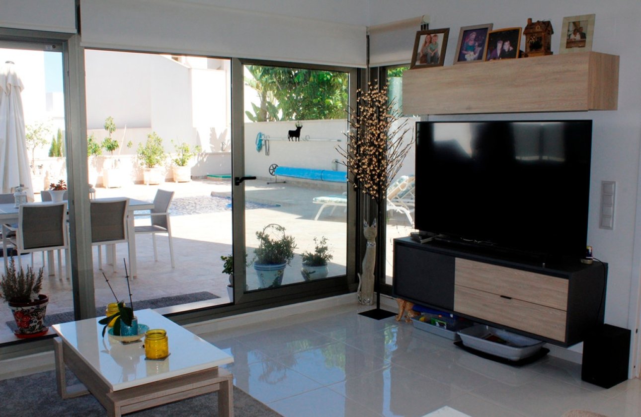 Resale - Villa -
San Miguel de Salinas - Inland