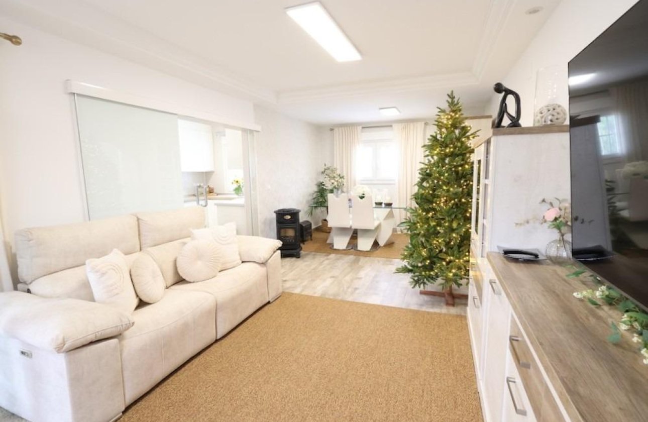 Resale - Villa -
San Miguel de Salinas - Inland