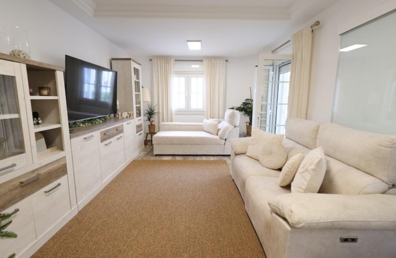 Resale - Villa -
San Miguel de Salinas - Inland