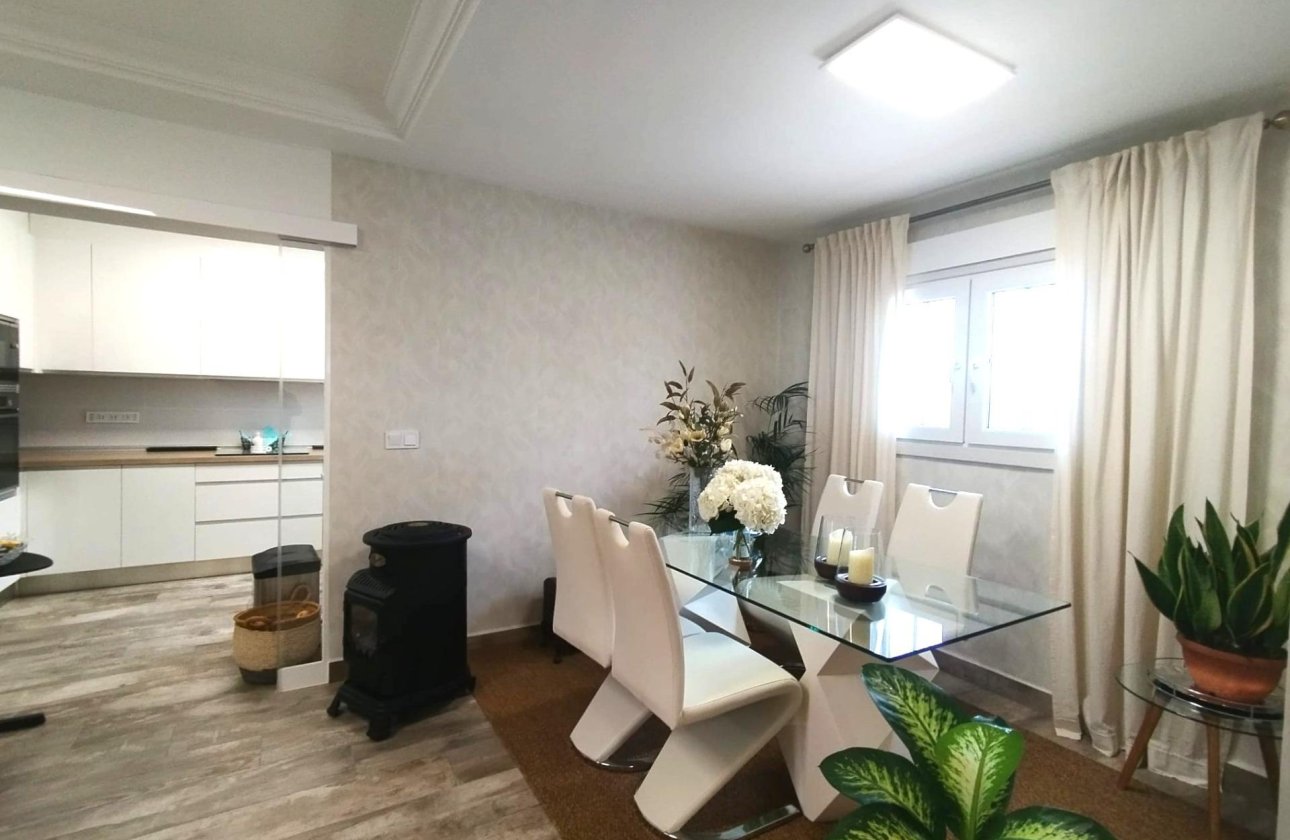 Resale - Villa -
San Miguel de Salinas - Inland