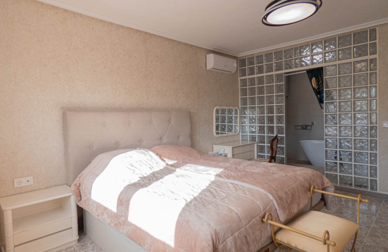 Resale - Villa -
San Miguel de Salinas - Inland