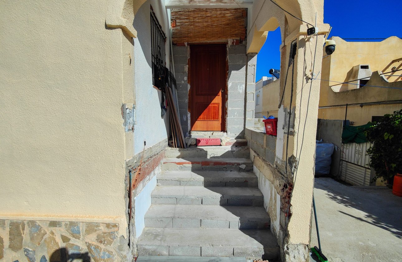 Resale - Villa -
San Miguel de Salinas - Inland