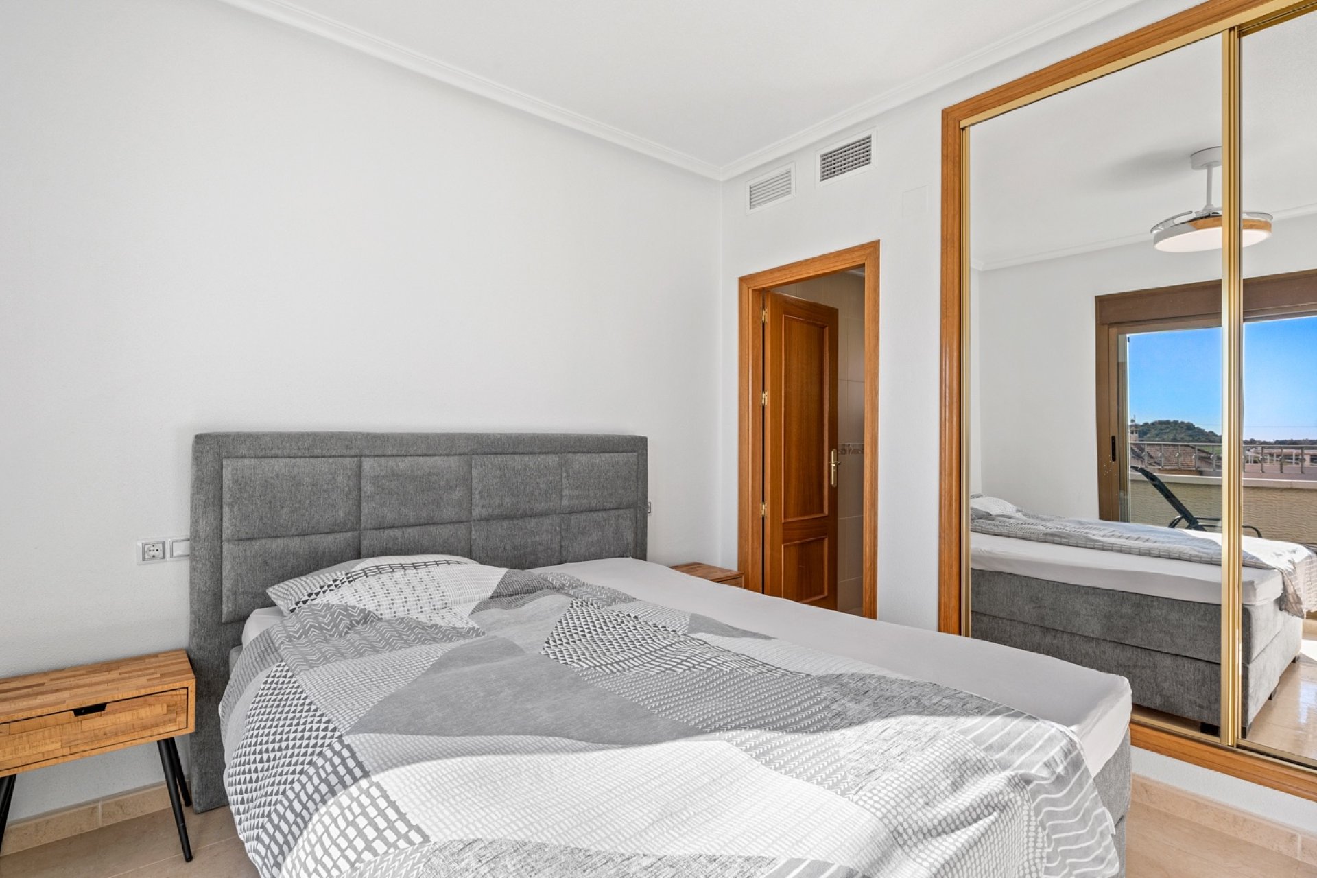 Resale - Villa -
San Miguel de Salinas - Inland