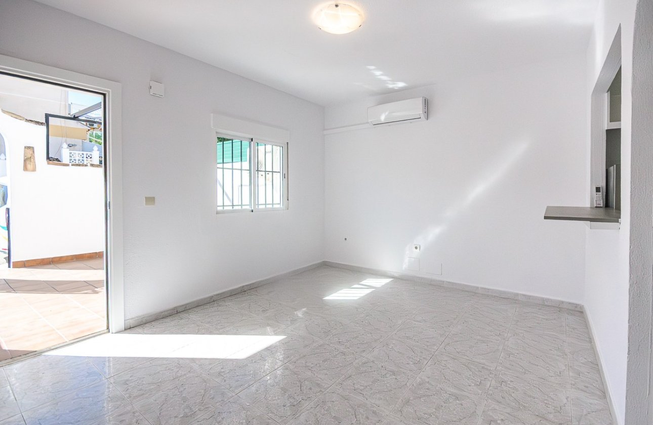 Resale - Villa -
San Miguel de Salinas - Inland