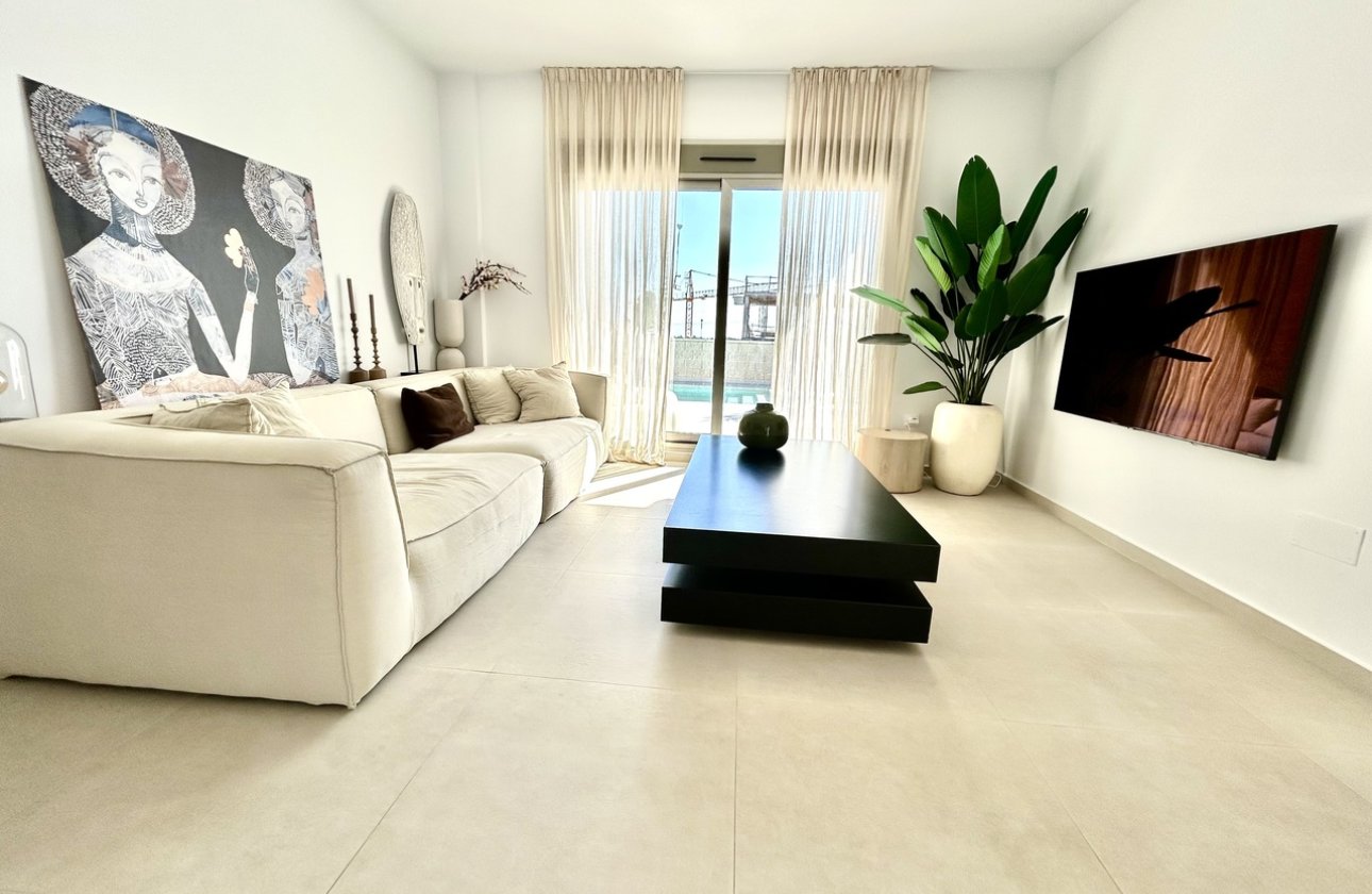 Resale - Villa -
San Miguel de Salinas - Inland