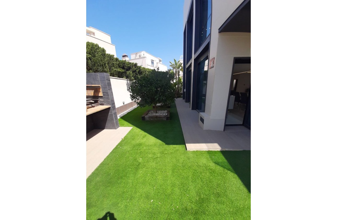 Resale - Villa -
San Miguel de Salinas - Inland