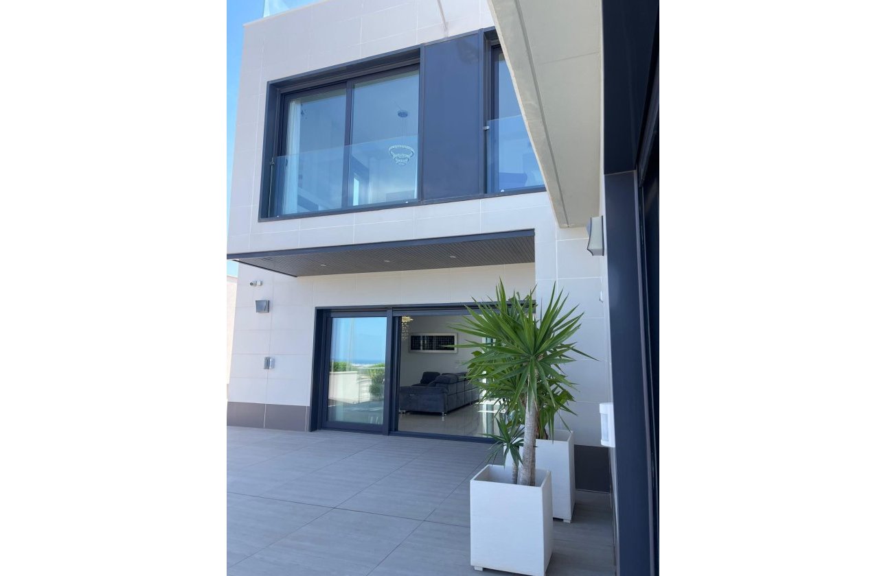 Resale - Villa -
San Miguel de Salinas - Inland