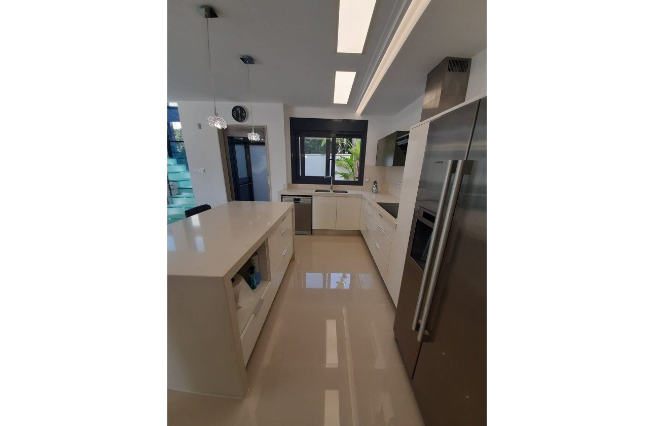 Resale - Villa -
San Miguel de Salinas - Inland