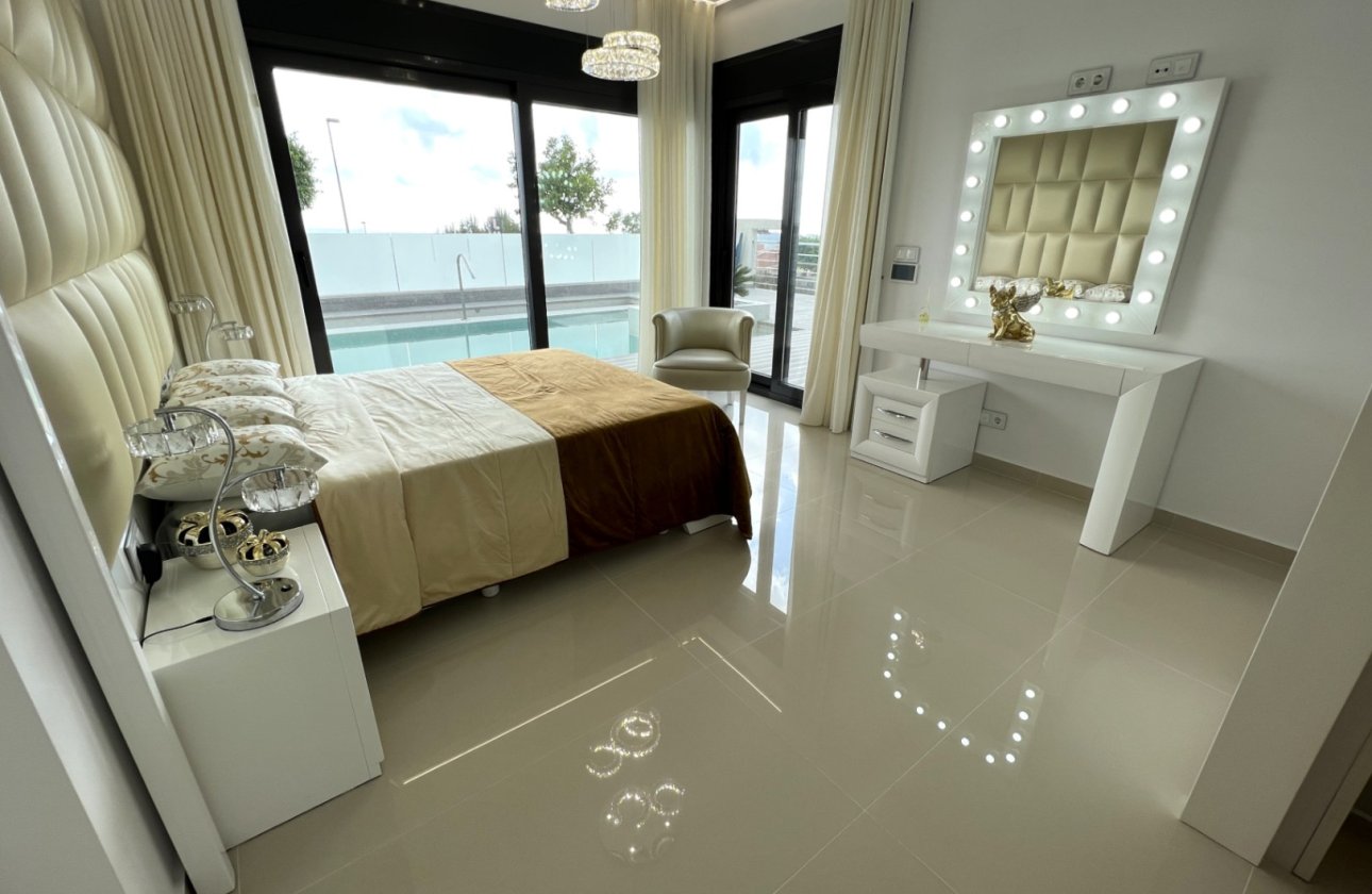 Resale - Villa -
San Miguel de Salinas - Inland