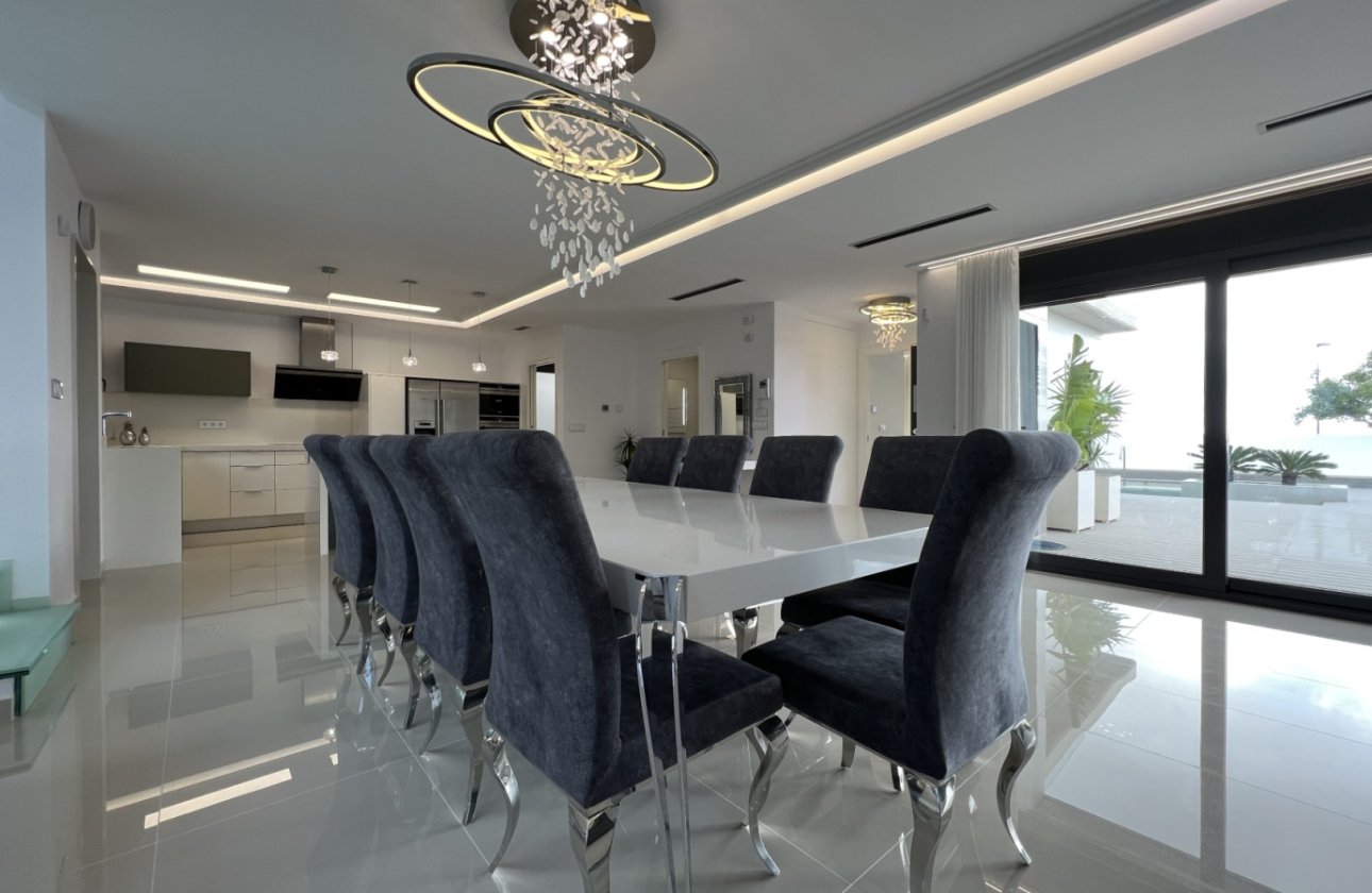 Resale - Villa -
San Miguel de Salinas - Inland