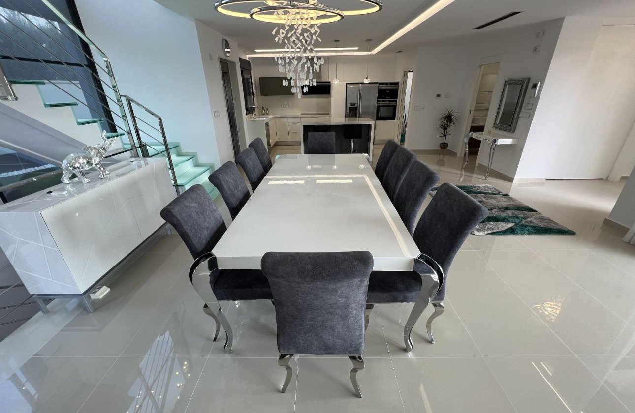 Resale - Villa -
San Miguel de Salinas - Inland