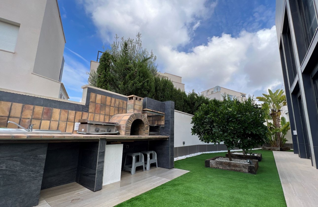 Resale - Villa -
San Miguel de Salinas - Inland