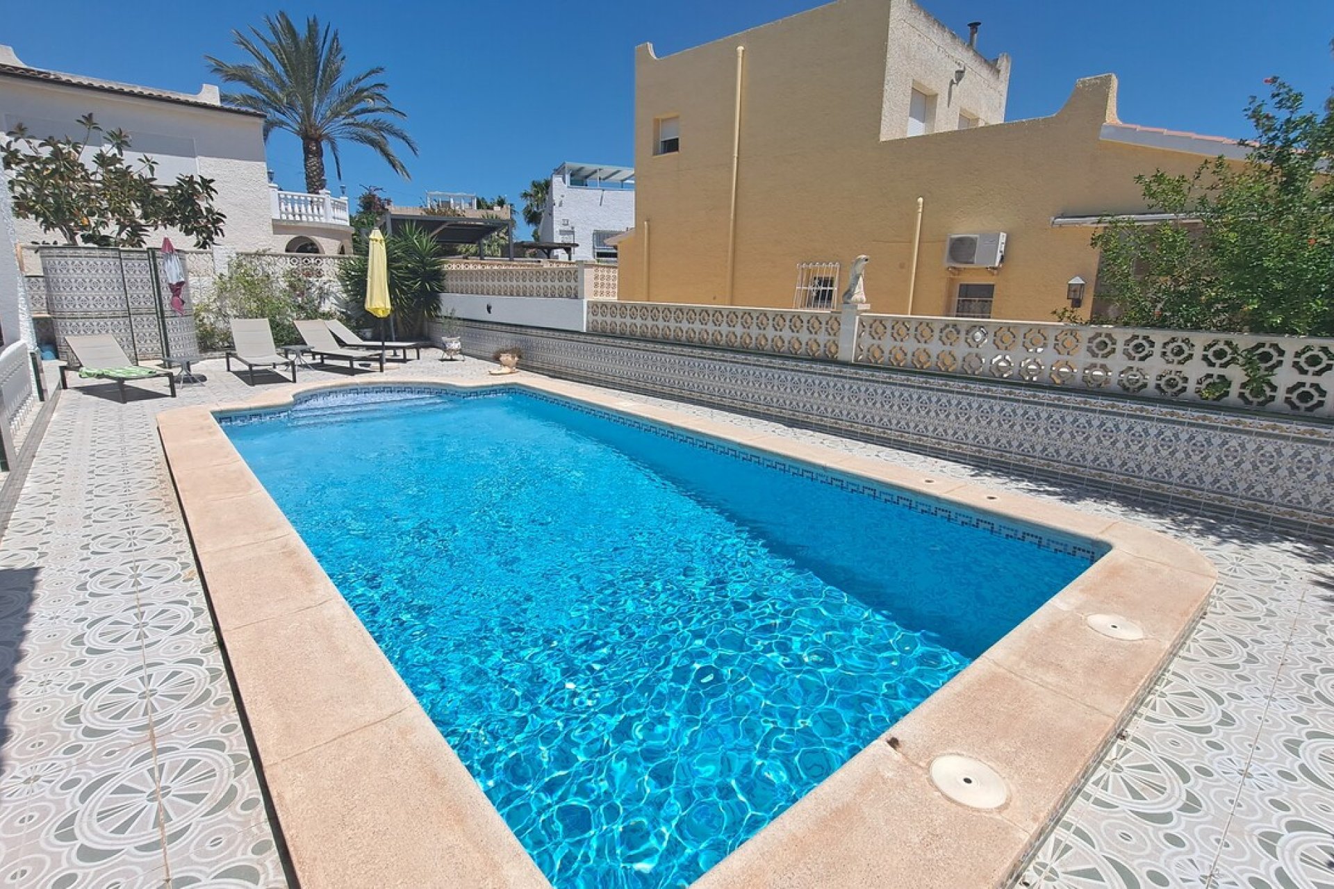 Resale - Villa -
San Miguel de Salinas - Inland