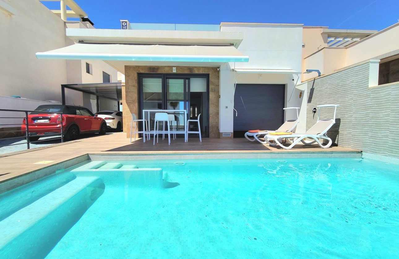 Resale - Villa -
San Miguel de Salinas - Inland
