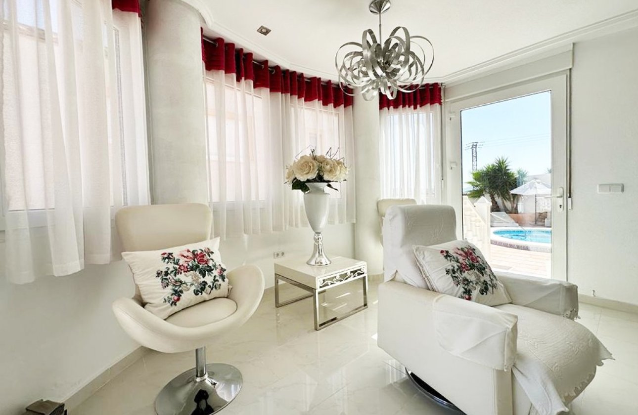 Resale - Villa -
San Miguel de Salinas - Inland