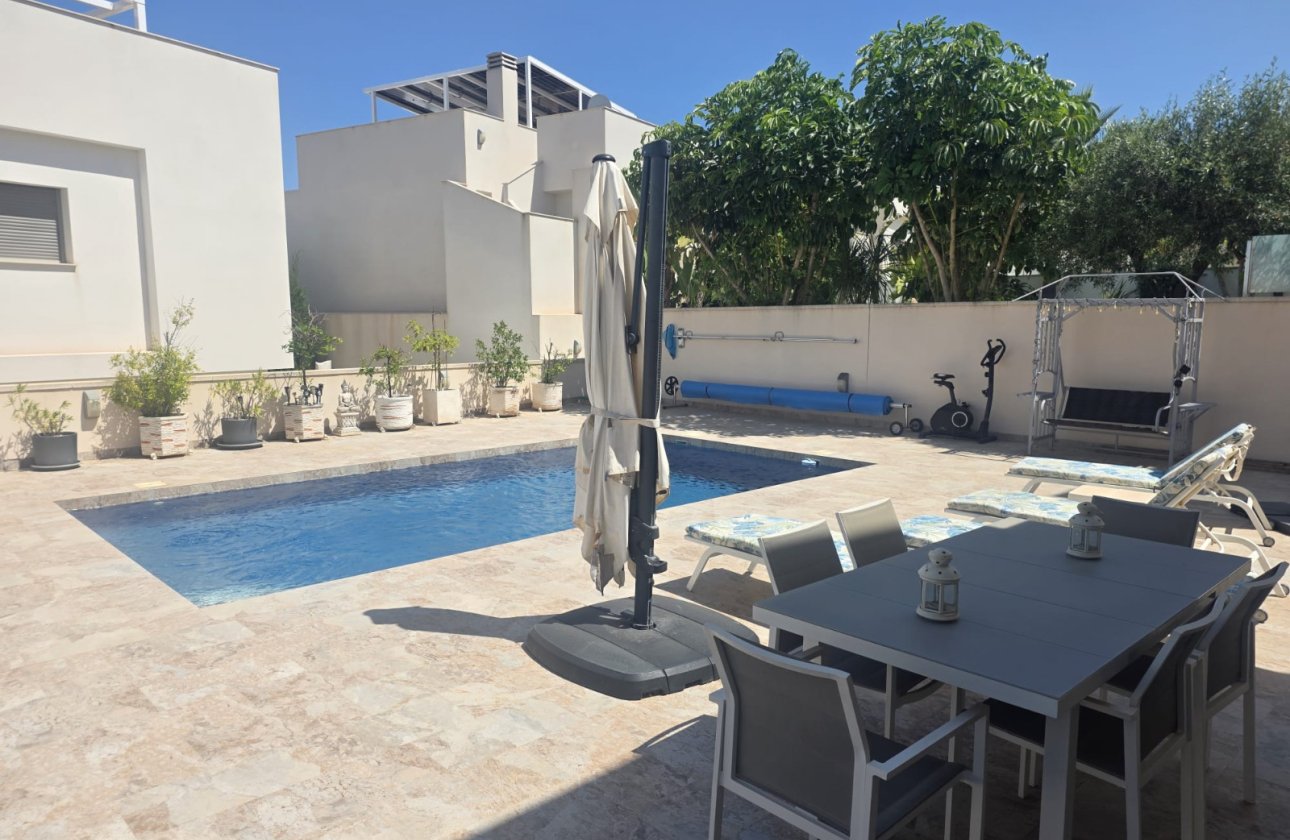 Resale - Villa -
San Miguel de Salinas - Inland
