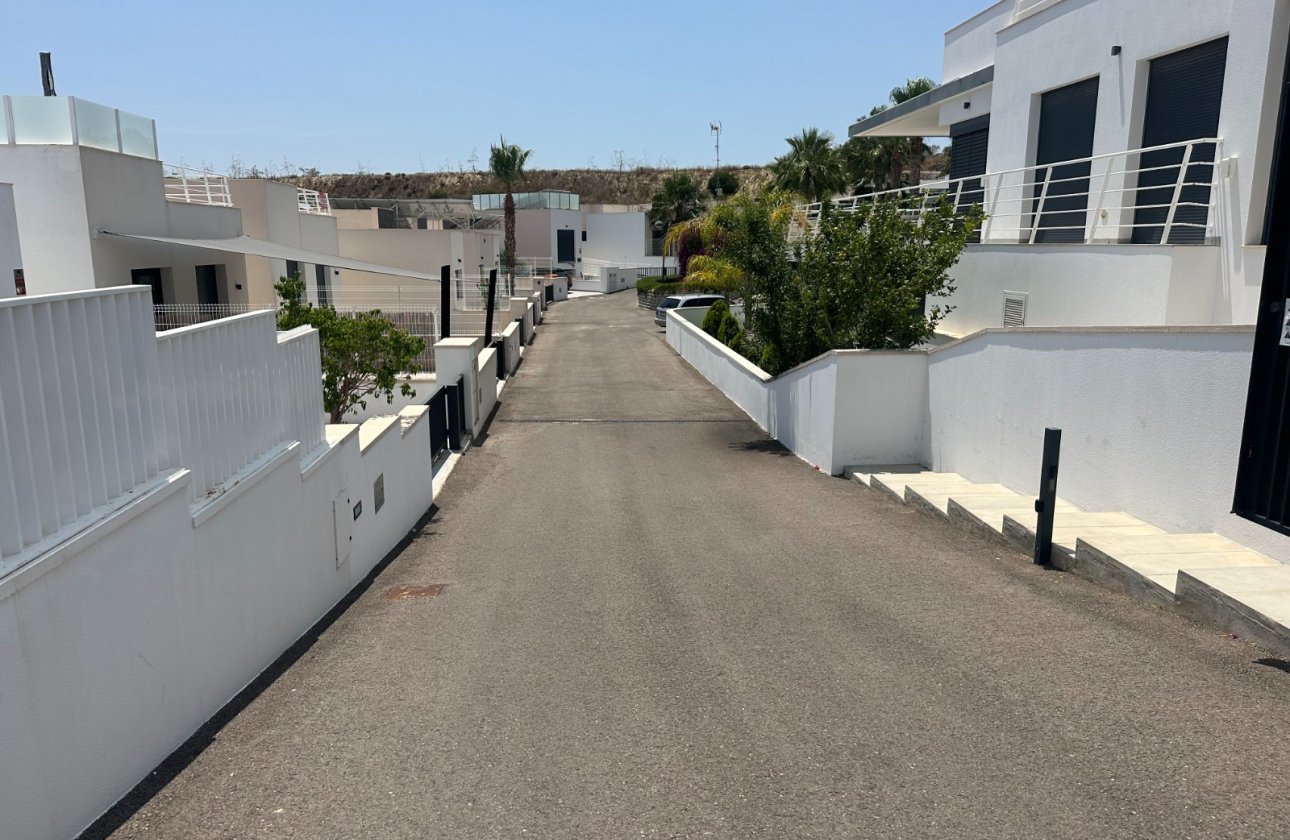 Resale - Villa -
San Miguel de Salinas - Inland