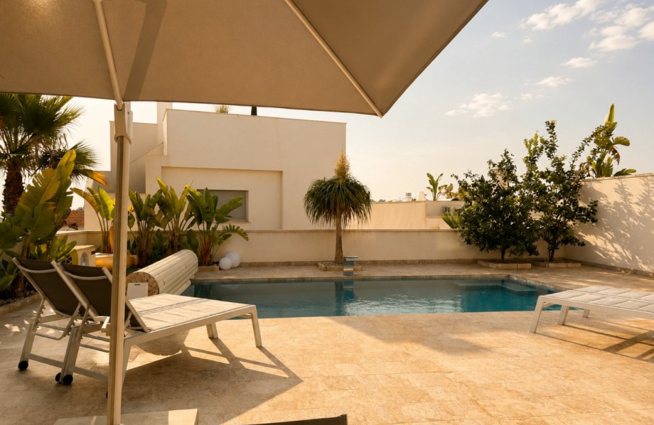 Resale - Villa -
San Miguel de Salinas - Inland