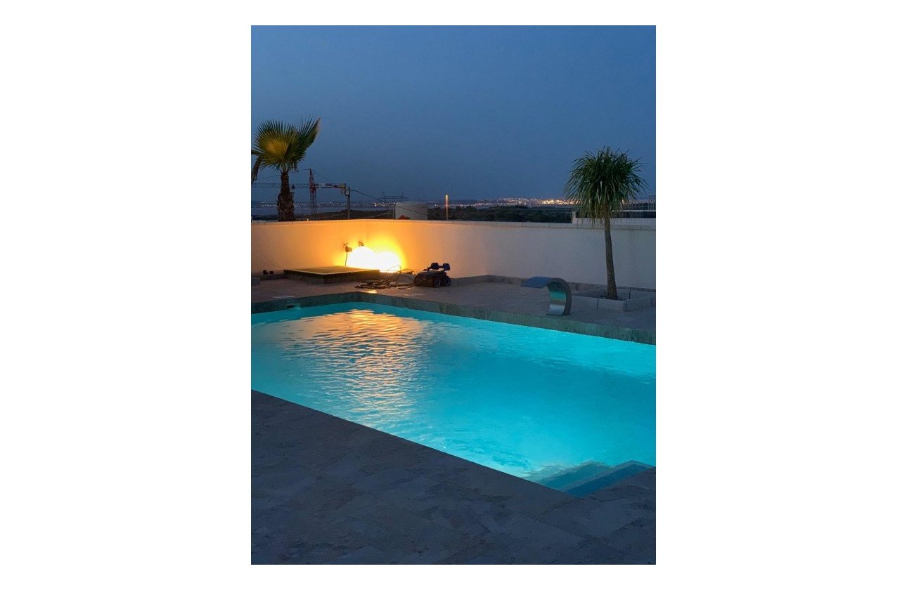 Resale - Villa -
San Miguel de Salinas - Inland