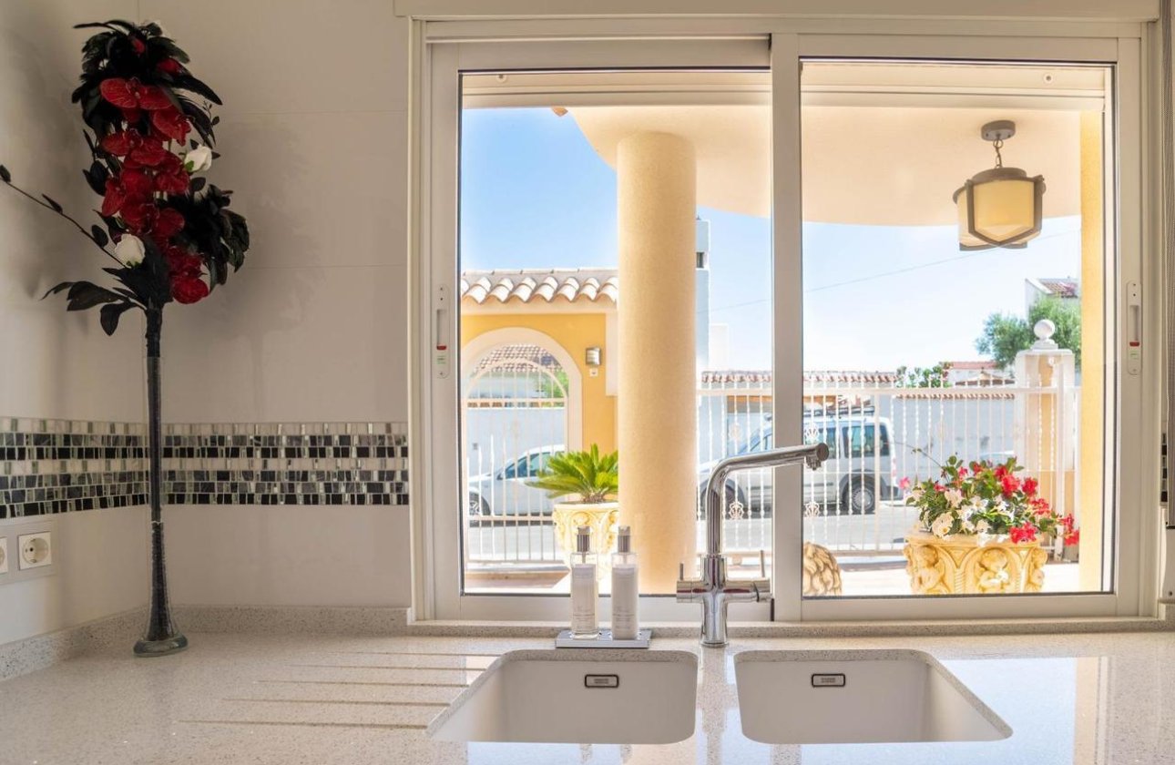Resale - Villa -
San Miguel de Salinas - Inland