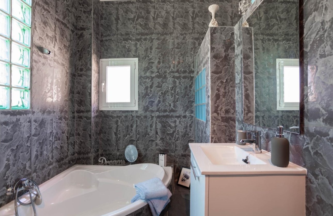 Resale - Villa -
San Miguel de Salinas - Inland