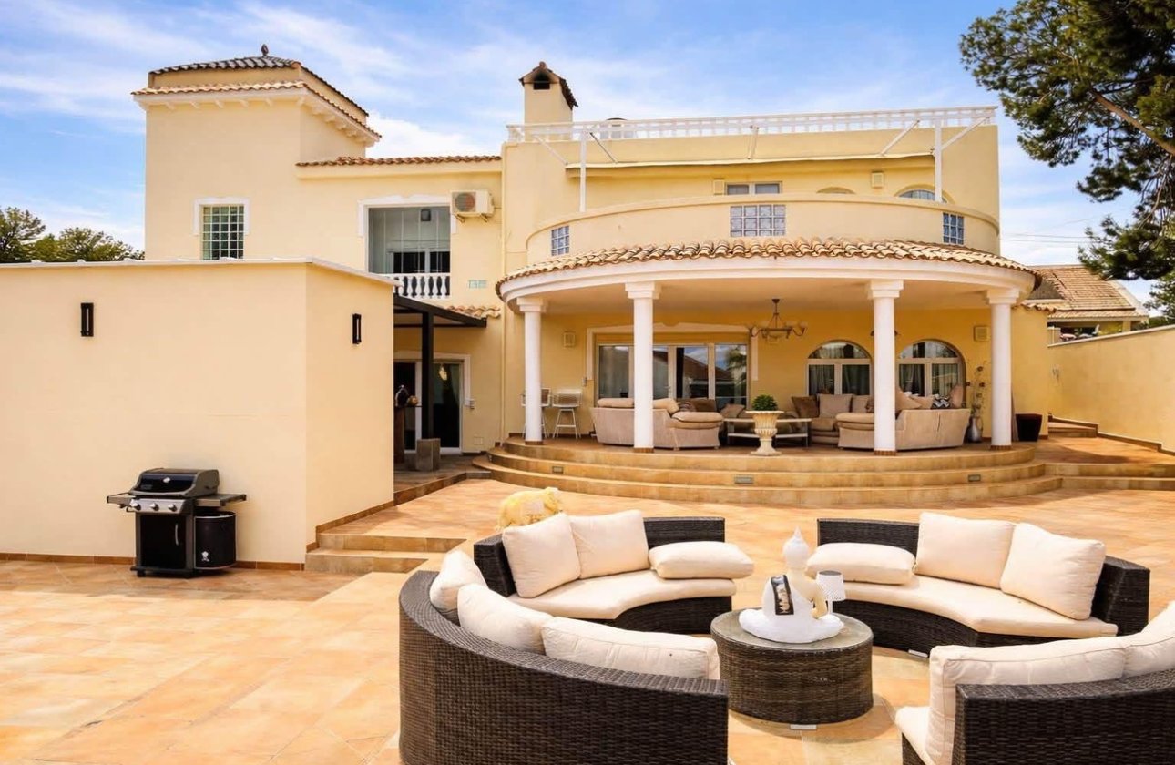 Resale - Villa -
San Miguel de Salinas - Inland