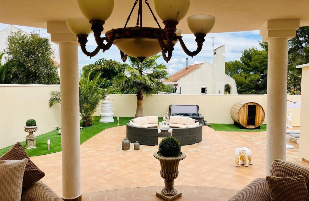 Resale - Villa -
San Miguel de Salinas - Inland