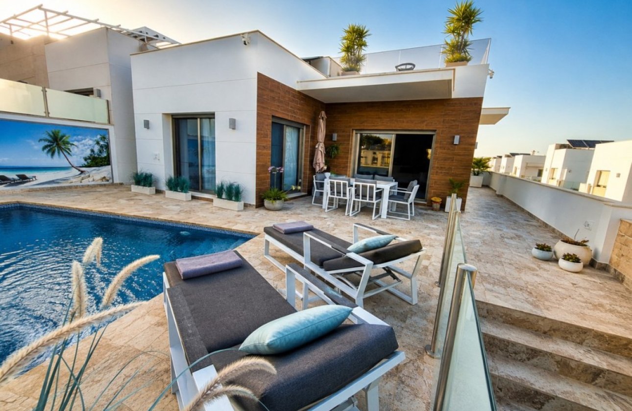 Resale - Villa -
San Miguel de Salinas - Inland