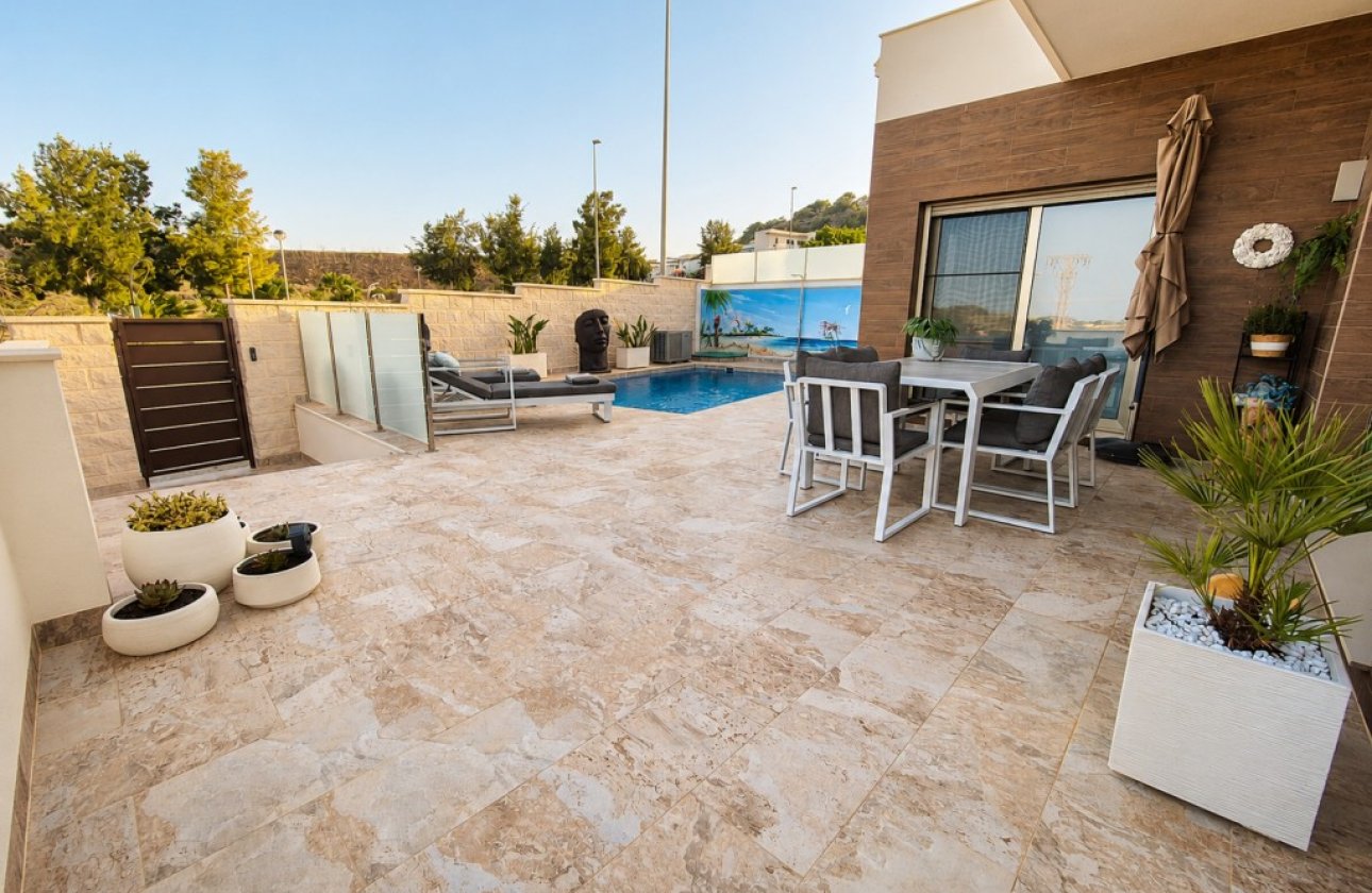 Resale - Villa -
San Miguel de Salinas - Inland