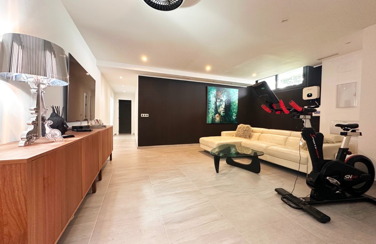 Resale - Villa -
San Miguel de Salinas - Inland