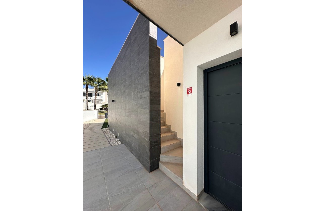 Resale - Villa -
San Miguel de Salinas - Inland