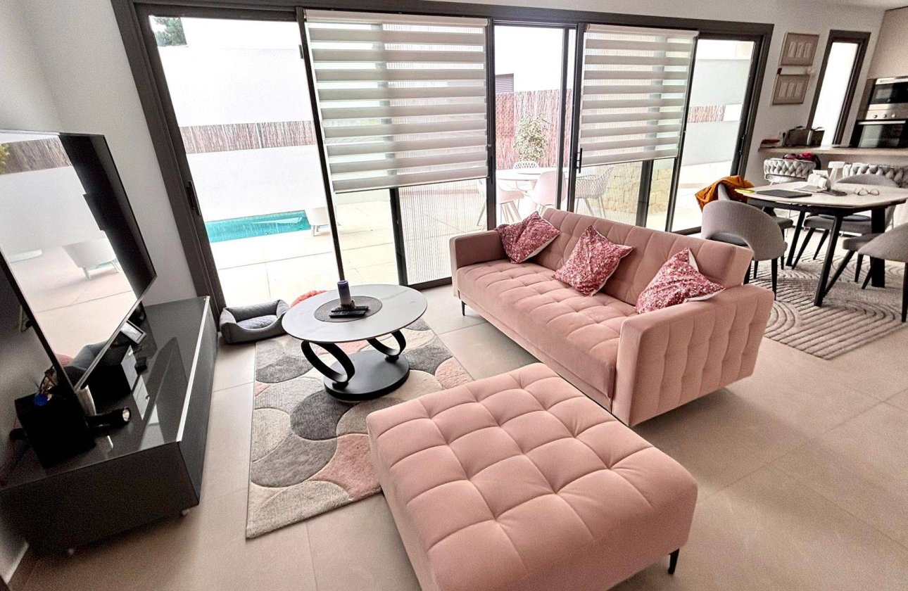 Resale - Villa -
San Miguel de Salinas - Urbanizacion Blue Lagoon