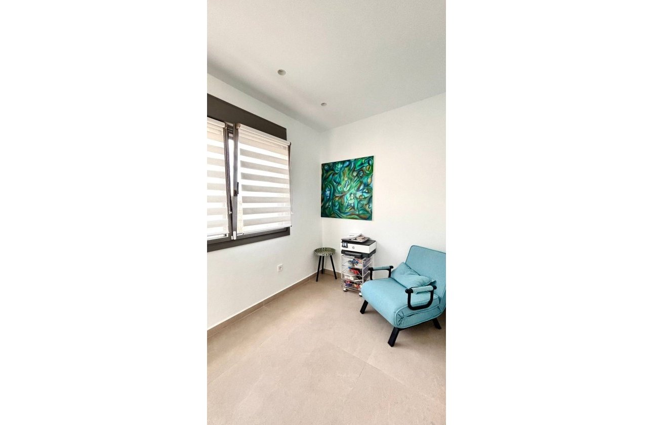 Resale - Villa -
San Miguel de Salinas - Urbanizacion Blue Lagoon