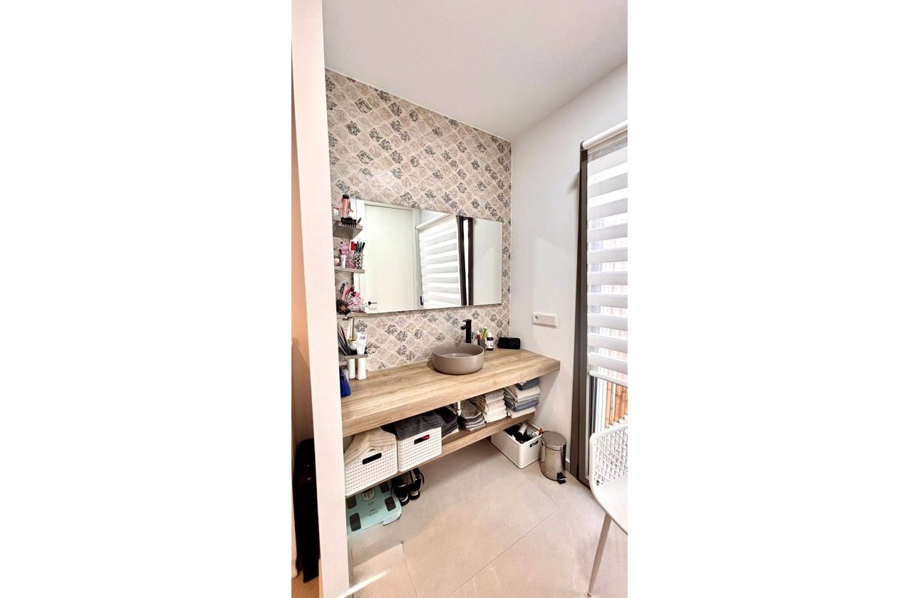 Resale - Villa -
San Miguel de Salinas - Urbanizacion Blue Lagoon