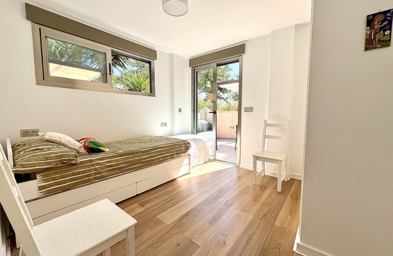 Resale - Villa -
Torre de la Horadada - Costa Blanca