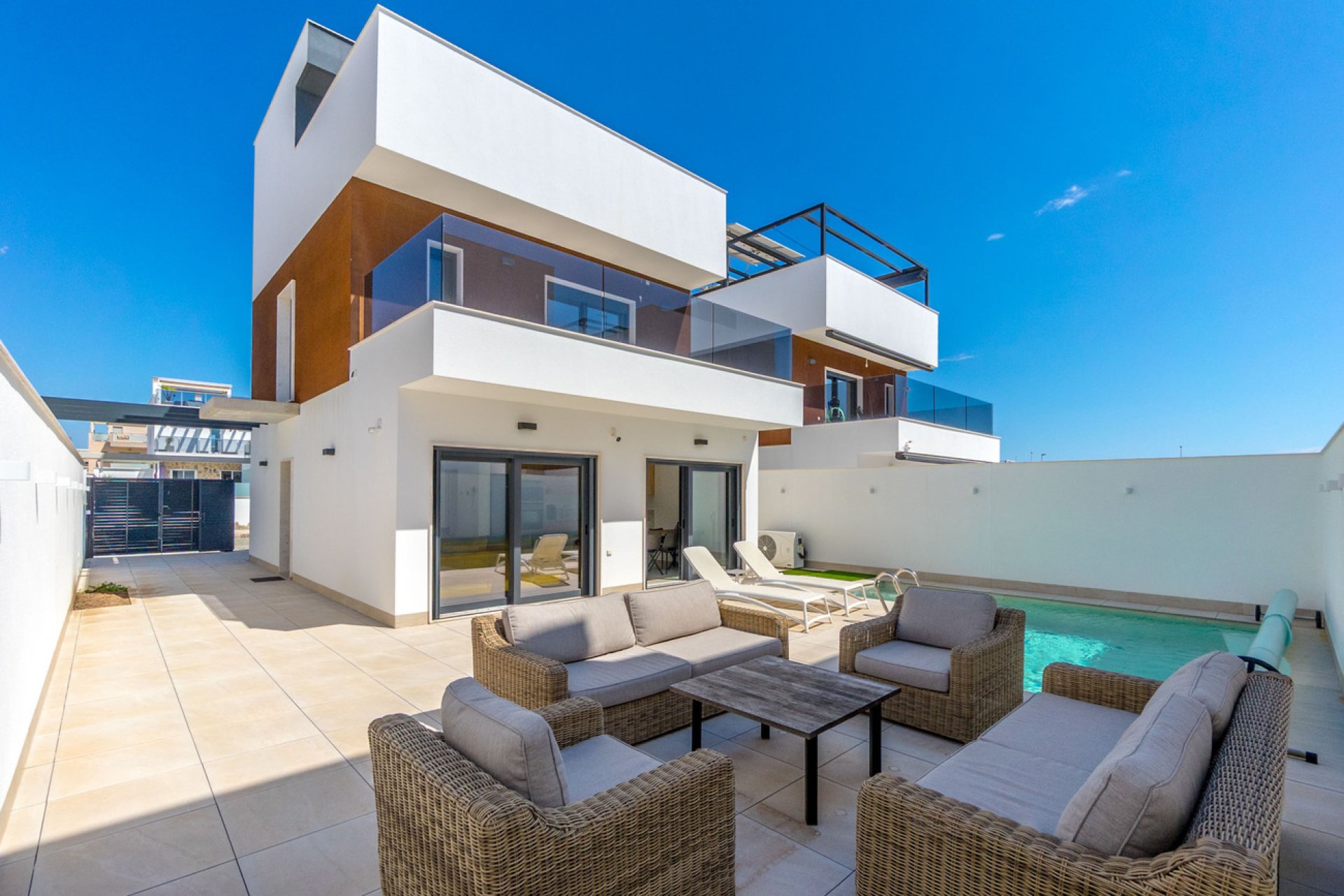 Resale - Villa -
Torre de la Horadada - Costa Blanca