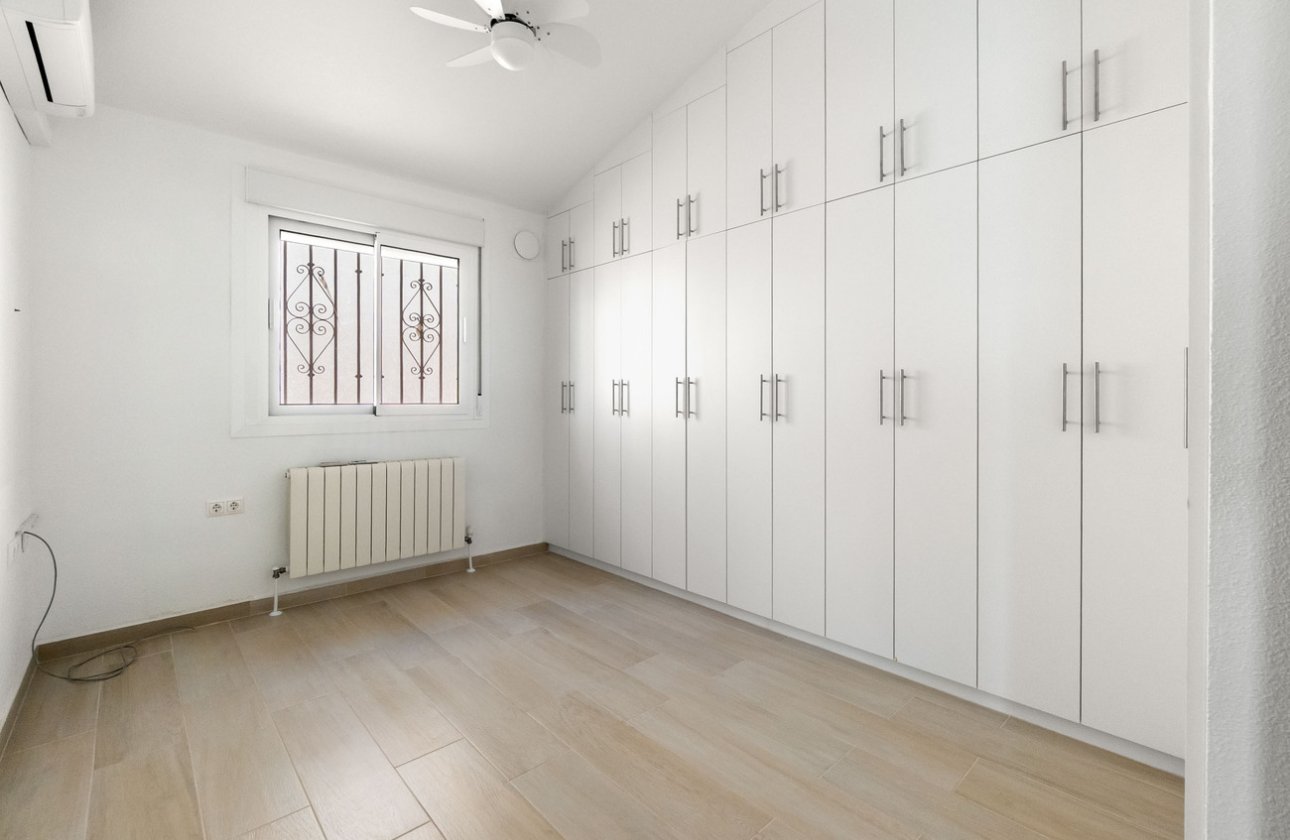 Resale - Villa -
Torre de la Horadada - Costa Blanca