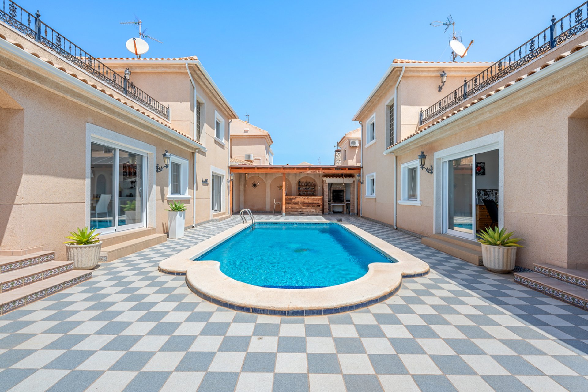 Resale - Villa -
Torre de la Horadada - Costa Blanca