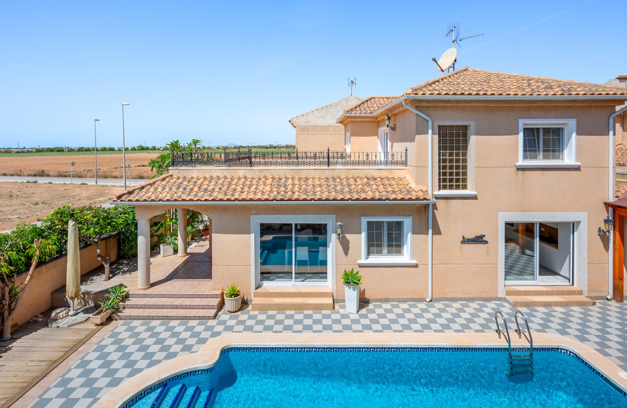 Resale - Villa -
Torre de la Horadada - Costa Blanca