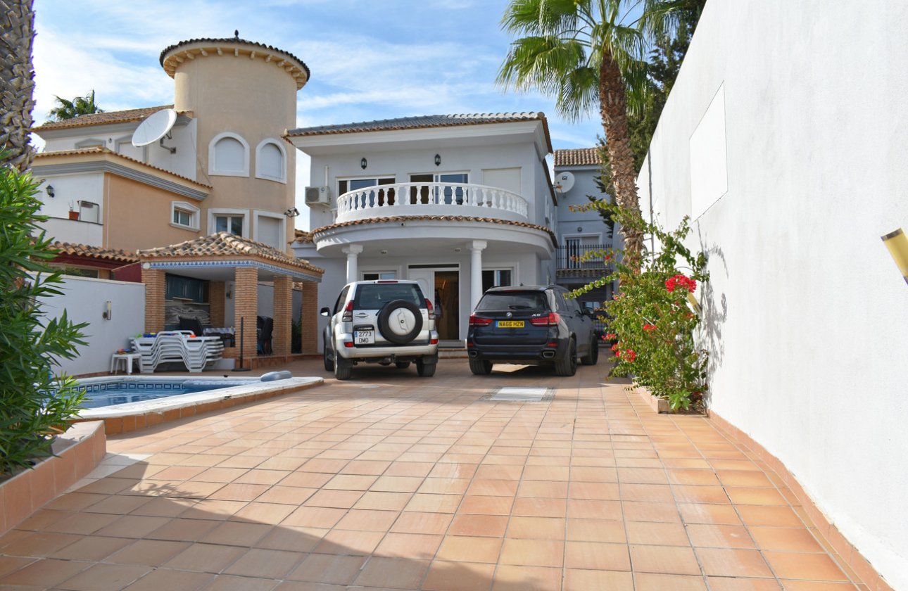 Resale - Villa -
Torremendo - Costa Blanca